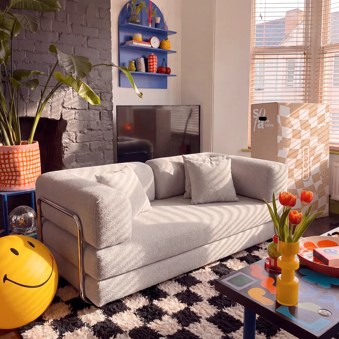Sofá Cama Bloom 3 Lugares Tecido Bouclé - Sofá na Caixa | Vira cama em 1 segundo, montagem sem ferramentas — Bouclé Cinza